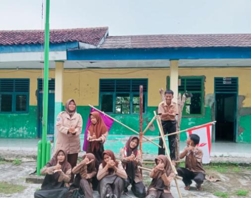 Membangun karakter & kepemimpinan siswa melalui Pramuka